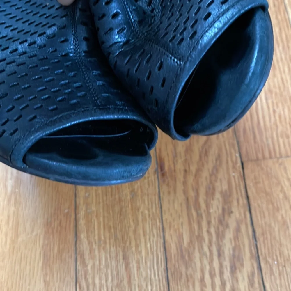 Lucky Brand Rozina Cutout Wedge Sandal - Picture 6 of 10